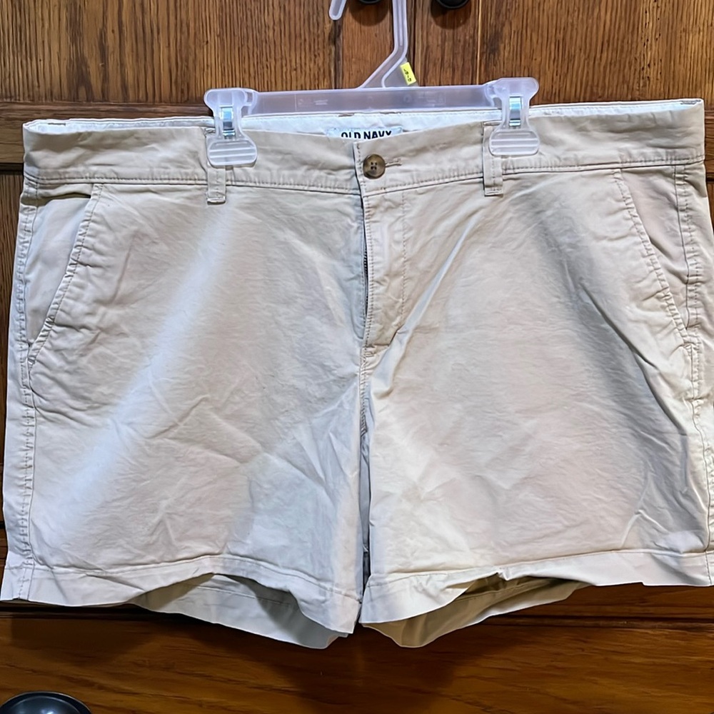 Old Navy Women’s size 16 khaki shorts